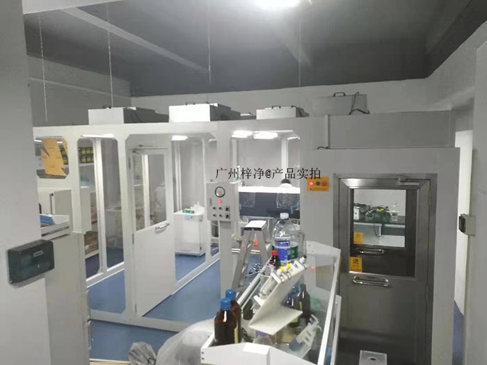 潔凈棚配套風淋室和傳遞窗在醫藥、食品、生物工程等領域，潔凈棚已成為重要的生產環境。